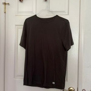 Men’s Large Vuori T Shirt